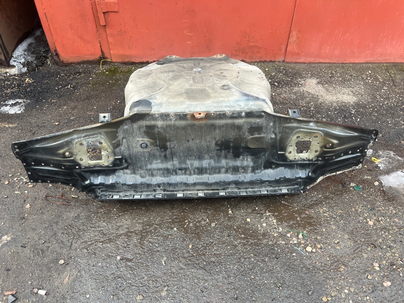 Панель задня